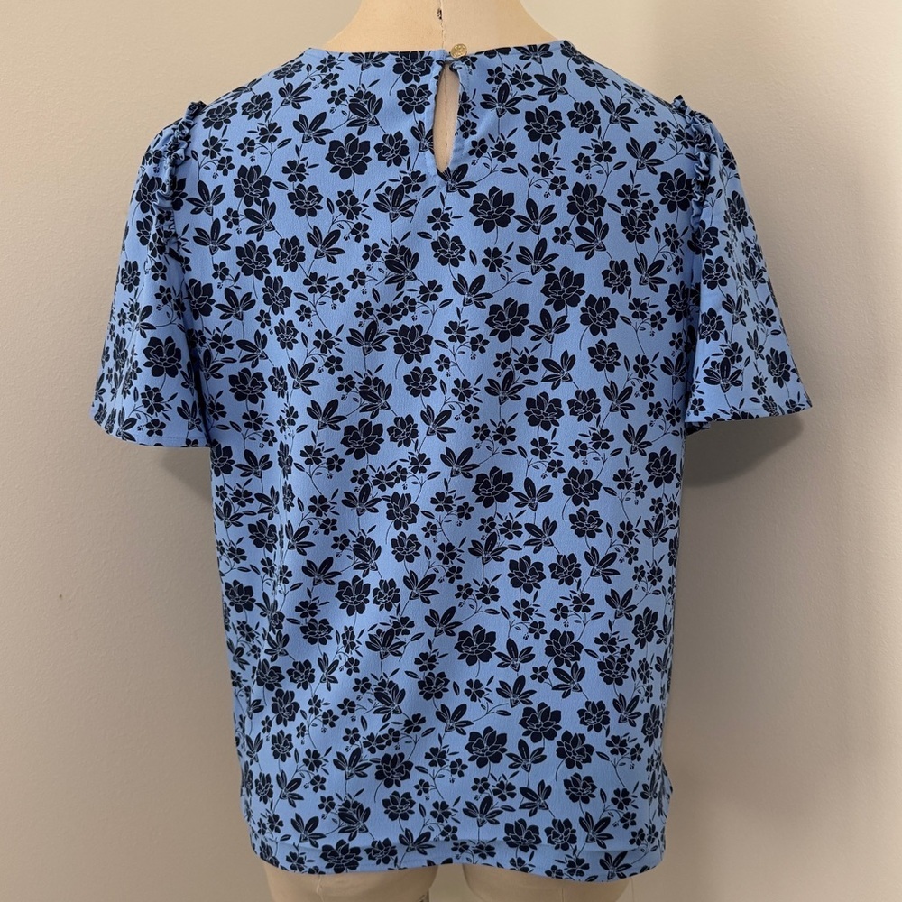 Draper James Blue Floral Ruffle Trim Blouse Top Women 10 Short Sleeve Coquette - Picture 2 of 7